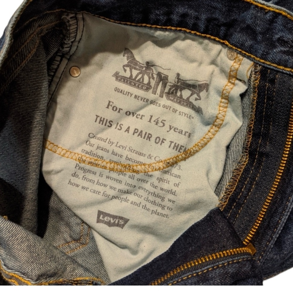 LEVI’s 505 Size 32 x 30 (actual 32 x 26) Regular Fit Straight Leg Raw Hem Jeans - Picture 6 of 7